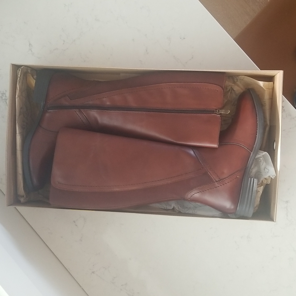 BNIB Bussola Leather Boots sz Euro 39 sz 8-8.5